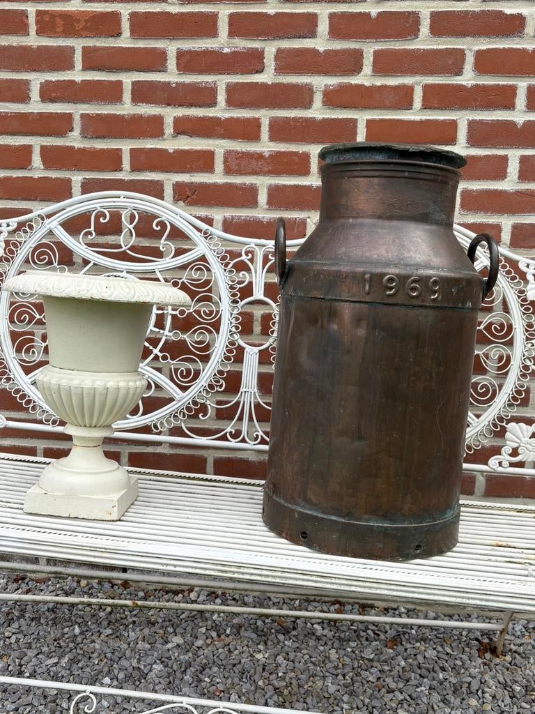 1 kruik 1969 en een gietijzeren bloempot, Tuin en Terras, Tuinvazen, Ophalen, Gebruikt