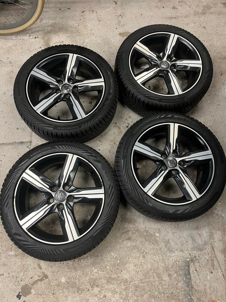 17 inch Volvo V40 velgen met Vredestein 4-seizoenen banden, Gebruikt, Banden en Velgen, 17 inch, Ophalen of Verzenden