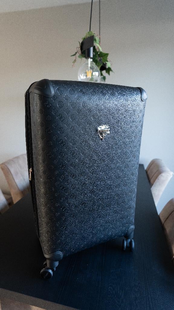 Guess koffer zwart|NIEUW|incl. doos|TSA slot|Nieuwprijs €280, Sieraden, Tassen en Uiterlijk, Koffers, Ophalen, Hard kunststof