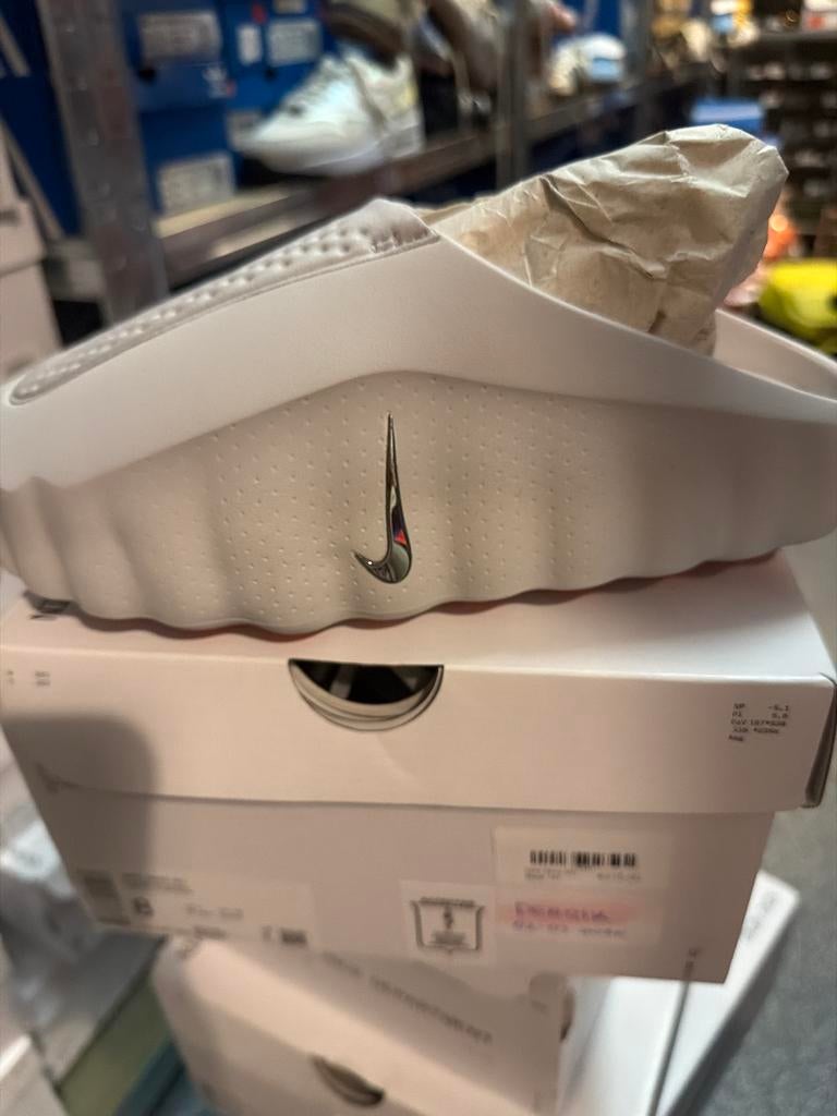 Nike Mind 001 - Licht Rookgrijs/Chroom - Maat 41 (valt als 4, Ophalen of Verzenden, Nieuw, Overige kleuren, Slippers