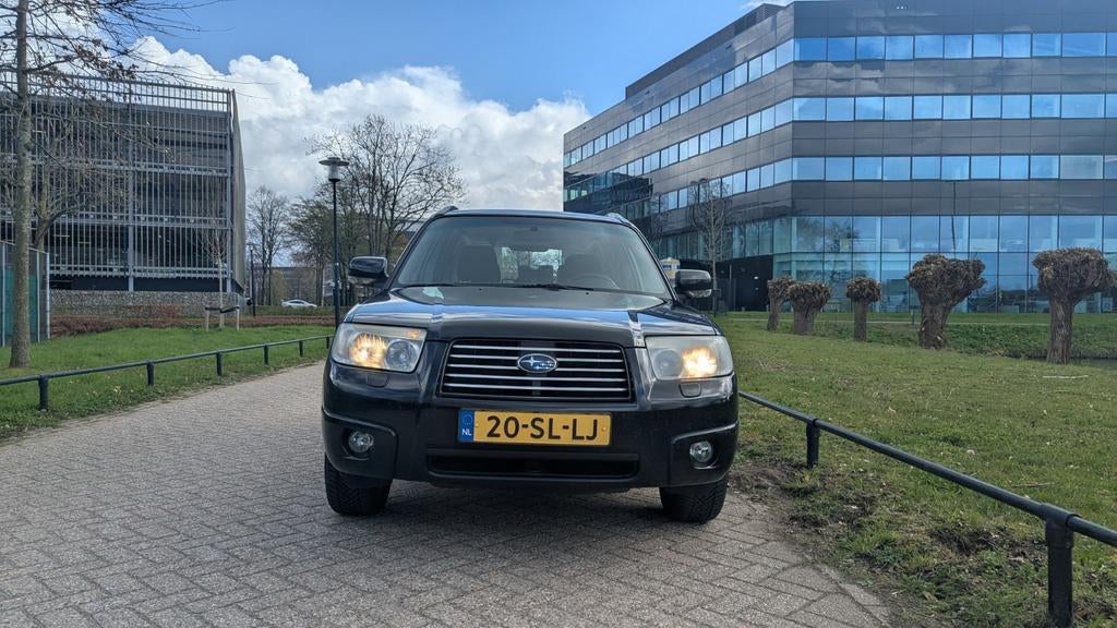 Subaru Forester 2.0 2006 Zwart APK 01/27, Auto's, Subaru, 1994 cc, Stof, 4 cilinders, Zwart