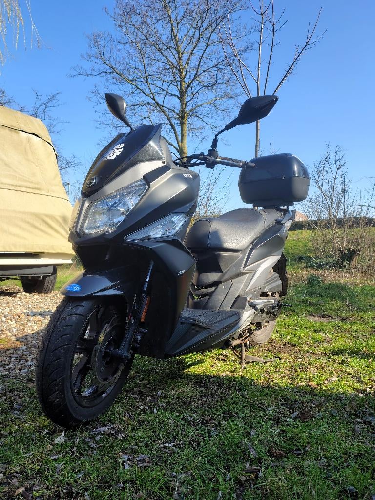 SYM scooter 45km/u . 5211 km . Met koffer en slot, Fietsen en Brommers, Scooters | SYM, Ophalen, Gebruikt, Overige modellen, Maximaal 45 km/u