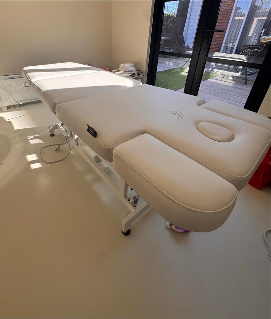 Splinternieuwe behandelbank van merk Belezzi!, Massage