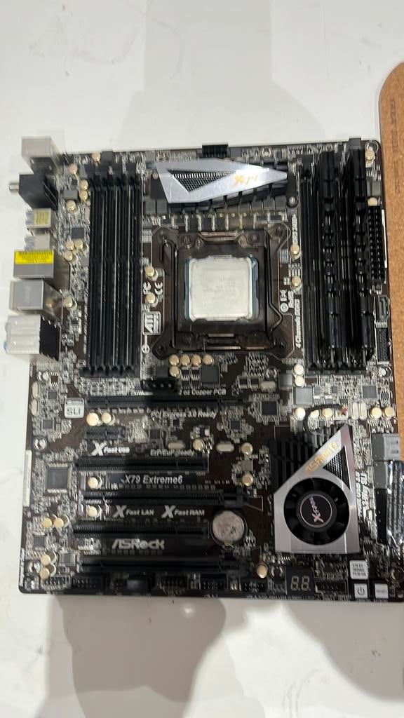 X79 extreme moederbord met i7 4820k en 8 gb ddr3 ram, Ophalen of Verzenden, Zo goed als nieuw, DDR3