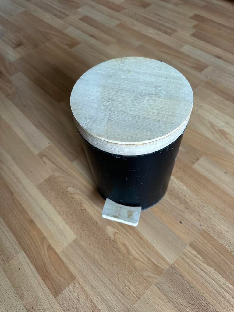 Wc pedaal emmer prullenbak met soft close, Ophalen of Verzenden, Zo goed als nieuw, Kunststof, Minder dan 50 cm