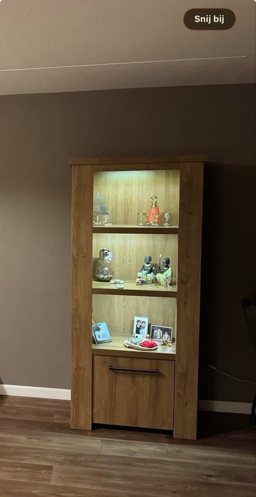 Licht eiken vitrinekast met ingebouwde verlichting, Gebruikt, Eikenhout, 150 tot 200 cm, 25 tot 50 cm