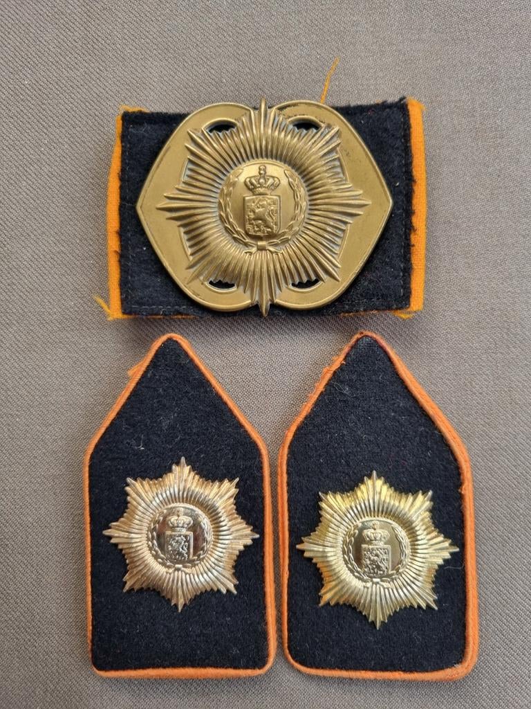 Setje Regiment van Heutsz (oogjes), Ophalen of Verzenden, Landmacht, Nederland, Embleem of Badge