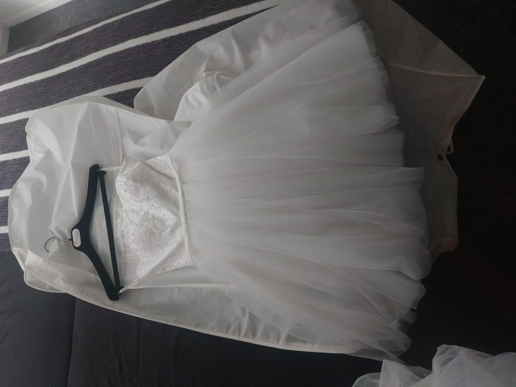 Nieuwe trouwjurk, Kleding | Dames, Jurken, Nieuw, Maat 38/40 (M), Wit, Onder de knie, Ophalen of Verzenden