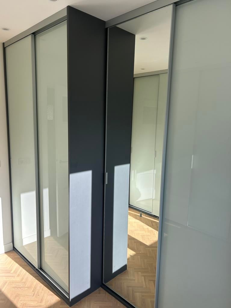 Lundia design kastwand ,matglas schuifdeuren, kledingkast, Huis en Inrichting, Ophalen, Zo goed als nieuw, 50 tot 75 cm, 200 cm of meer