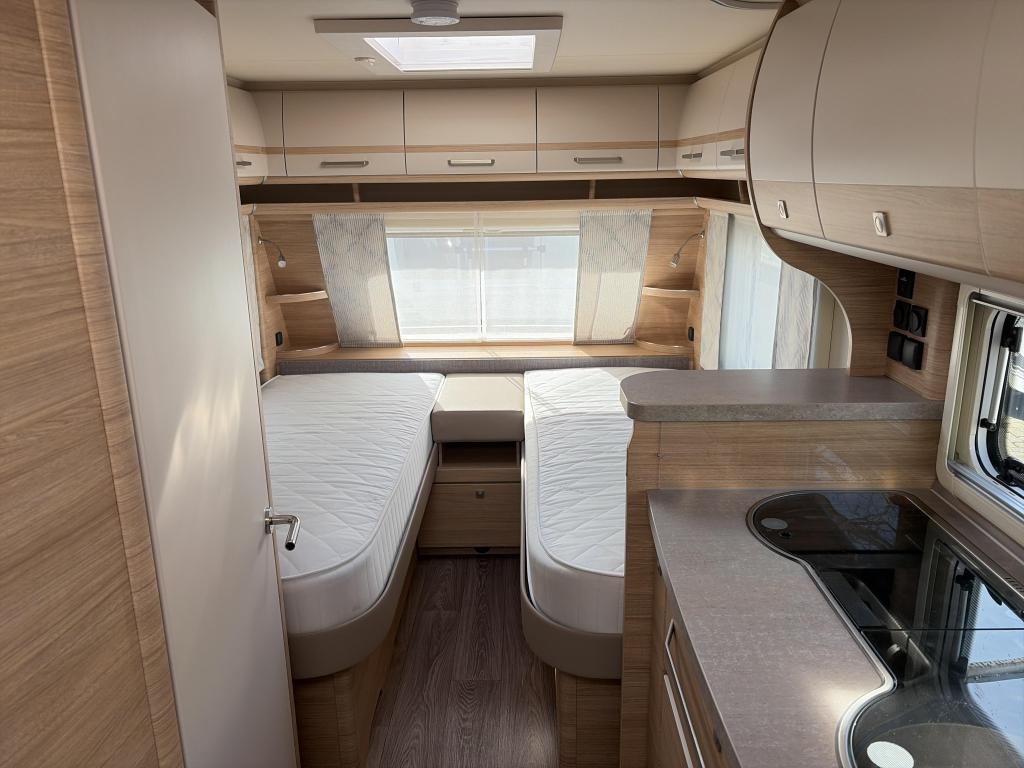 Fendt Bianco Activ 465 SGE Unico Verona/Thule luifel, Caravans en Kamperen, Caravans, Tot en met 2, Bedrijf, Schokbreker, Fendt