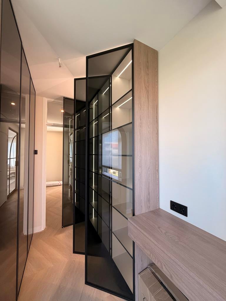 Prachtige, gloednieuwe kledingkast van hoge kwaliteit, Met klep(pen), Nieuw, Ophalen of Verzenden, 200 cm of meer