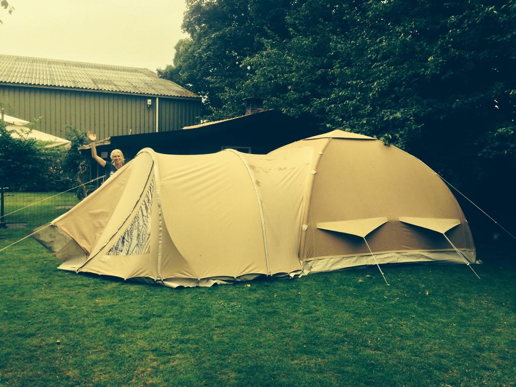 Karsten tent 350 met voortent, Ophalen, Zo goed als nieuw