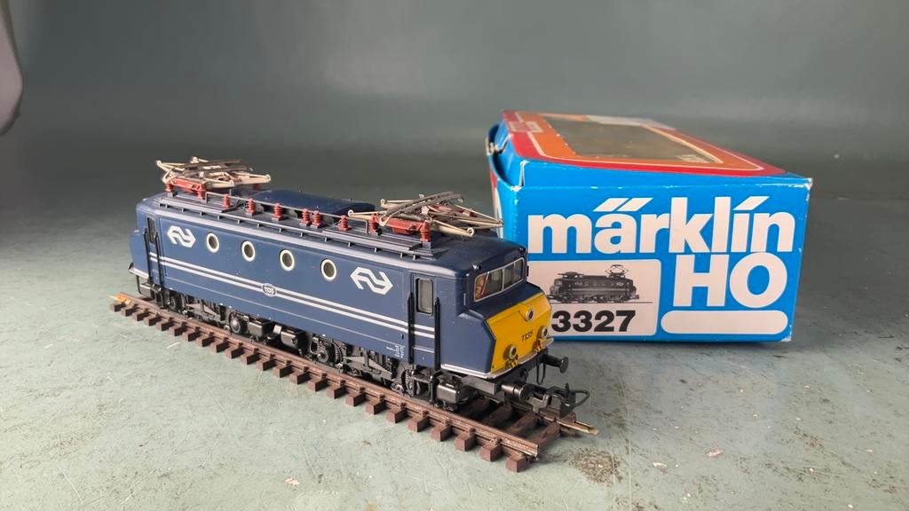 MARKLIN ho 3327 NS E loc gedigitaliseerd ,als nieuw in doos., Wisselstroom, Locomotief, Ophalen of Verzenden, Märklin