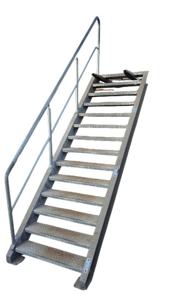 Stalen gegalvaniseerde trap hoogte ca. 2.5m. Gesloten treden, Doe-het-zelf en Verbouw, Ladders en Trappen, Ophalen, Gebruikt, Trap