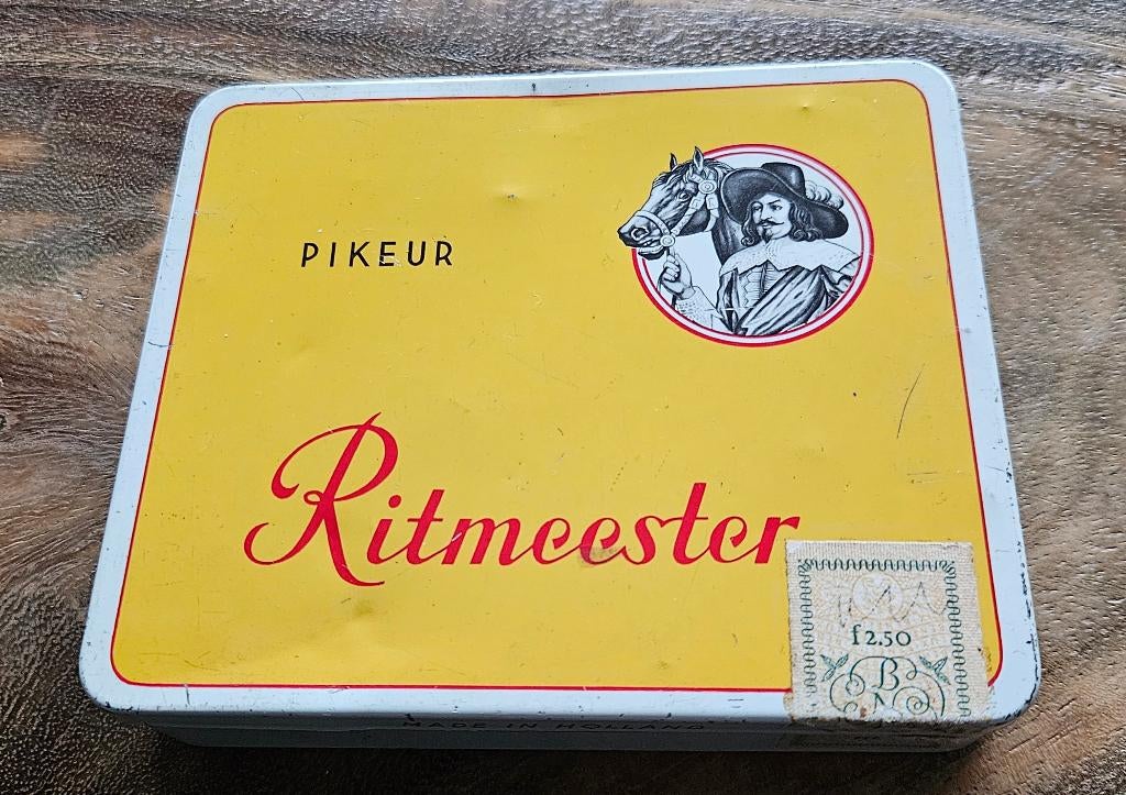 Ritmeester Pikeur blikje 1960 - 12,5x10,5cm vintage rookwaar, Ophalen of Verzenden, Zo goed als nieuw, Overige