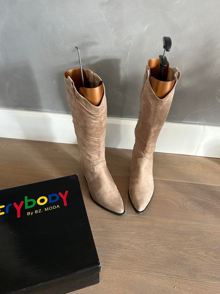 Crybody by BZ Moda Beige Suède Cowboylaarzen, Ophalen of Verzenden, Zo goed als nieuw, Beige, Hoge laarzen