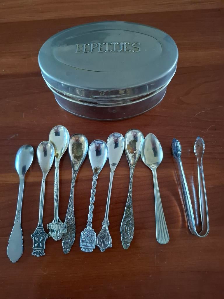 Verzilverde lepeltjes met suikertang in doosje, Ophalen of Verzenden