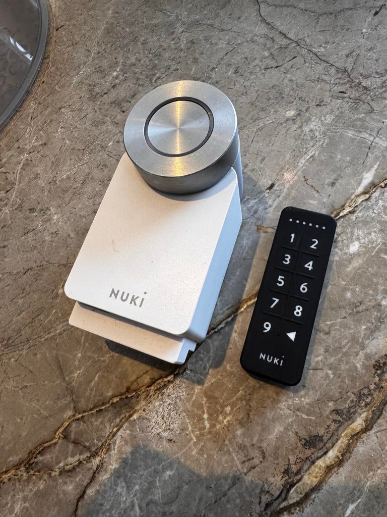 Nuki Smart Lock 3.0 Pro met Nuki Keypad 3.0, Doe-het-zelf en Verbouw, Hang- en Sluitwerk, Ophalen of Verzenden, Zo goed als nieuw