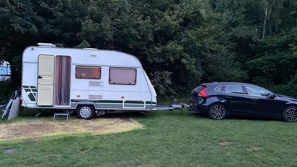 Chateau Caratt 390 uit 2001 - Compact en compleet, Caravans en Kamperen, Chateau, Omvormbare zithoek, Treinzit, 750 - 1000 kg