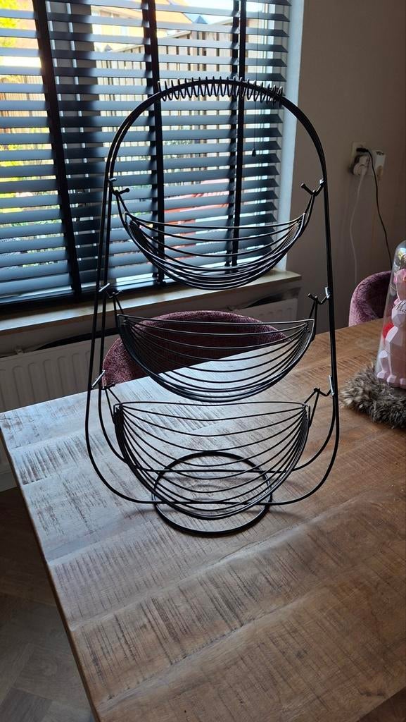 Mooie hoge fruitschaal / rek met hangende mandjes, Ophalen, Zo goed als nieuw, Overige materialen, Schaal