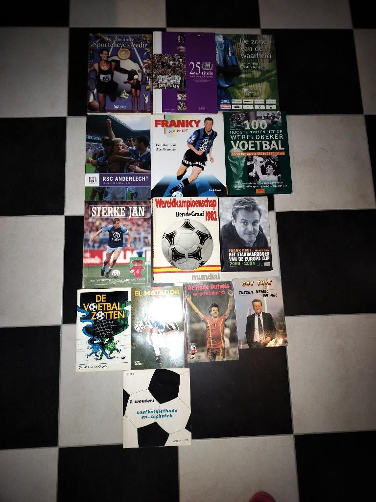 Collectie Vintage Voetbal boeken ('80/'90)-Los of als Set, Boeken, Ophalen, Zo goed als nieuw, Balsport
