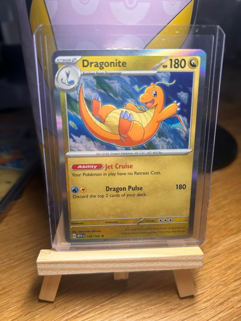 Dragonite Pokémon Kaart - Mew VMAX Set, Ophalen of Verzenden, Zo goed als nieuw, Meerdere kaarten