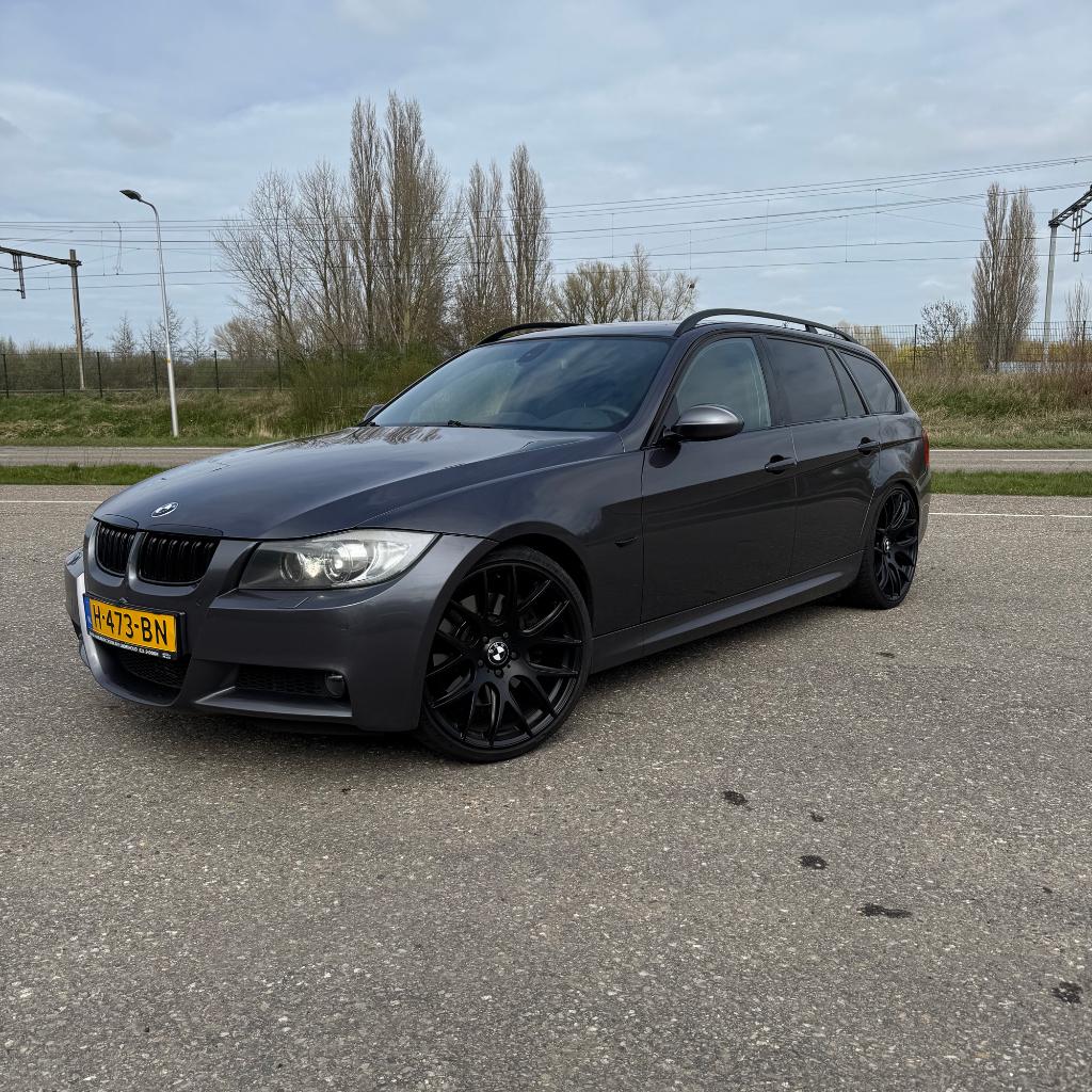 BMW 3-Serie 335i Touring E91 M-Pak ALCAN PANO AUT Youngtimer, Auto's, BMW, Achterwielaandrijving, Zwart, Alcantara, 10 km/l