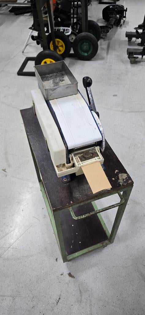 Tape machine met pallet tape rollen, Ophalen