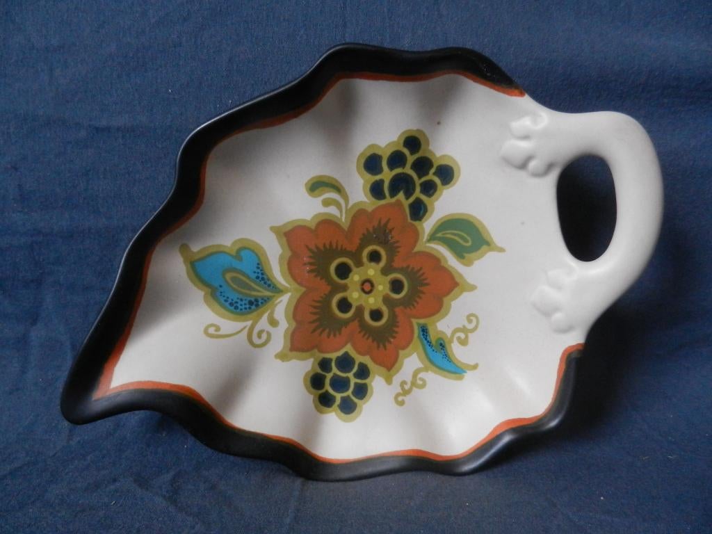 Bladvormig plateel schaaltje Gouda Modica ca 1975 b. 22,3 cm, Ophalen of Verzenden