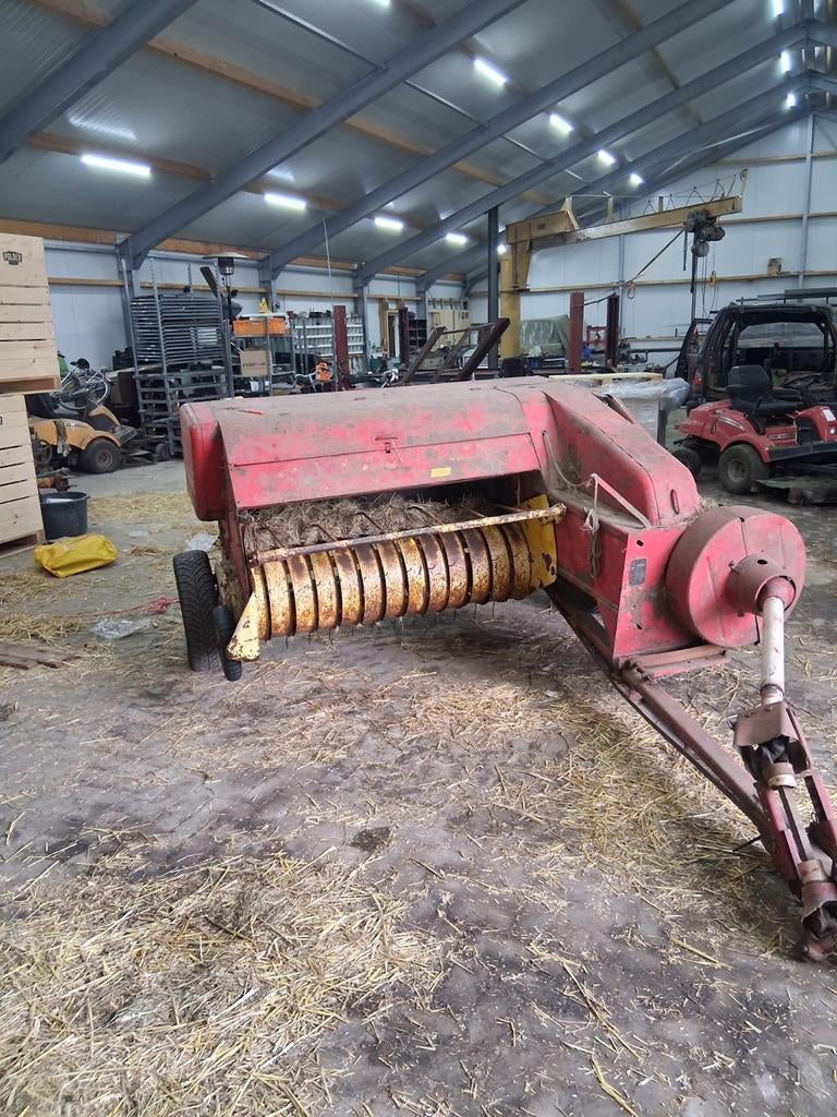 Nieuwe Holland kleine balenpers - Goed onderhouden, Ophalen