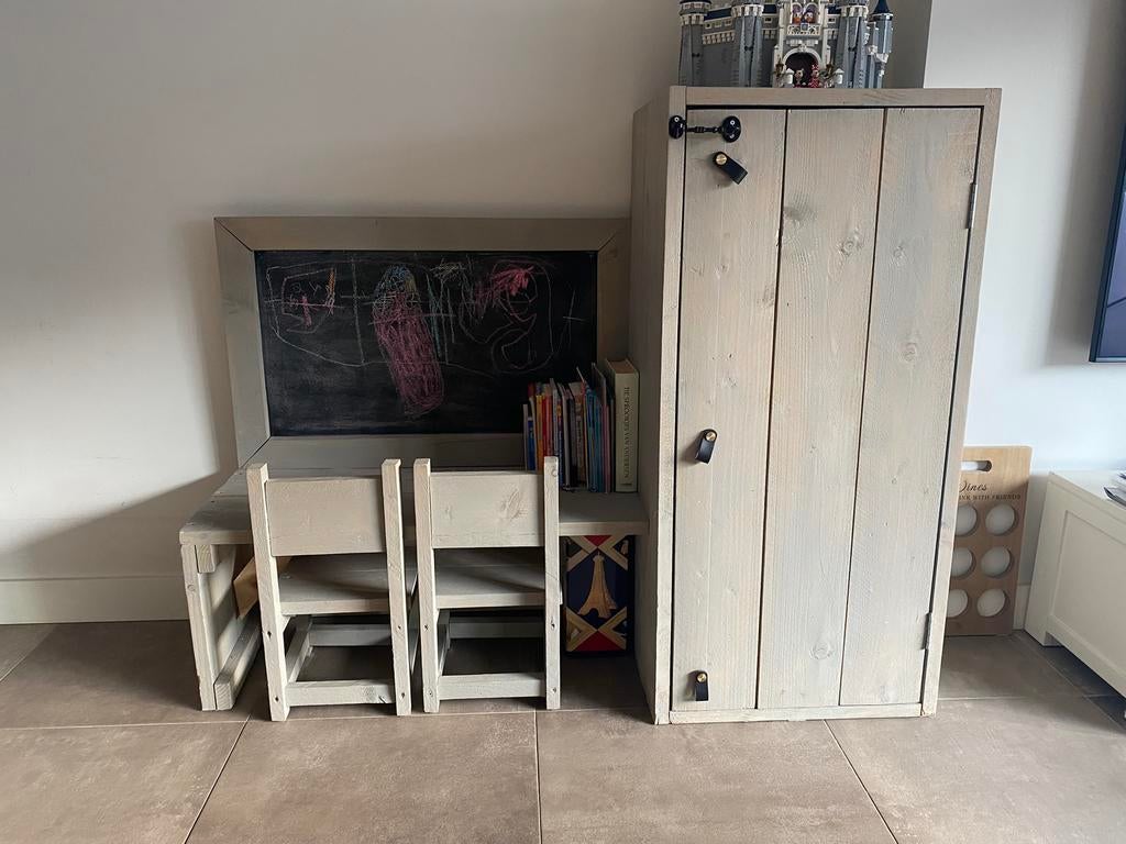 Leuke speeltafel met kast en krijtbord, Ophalen, Gebruikt