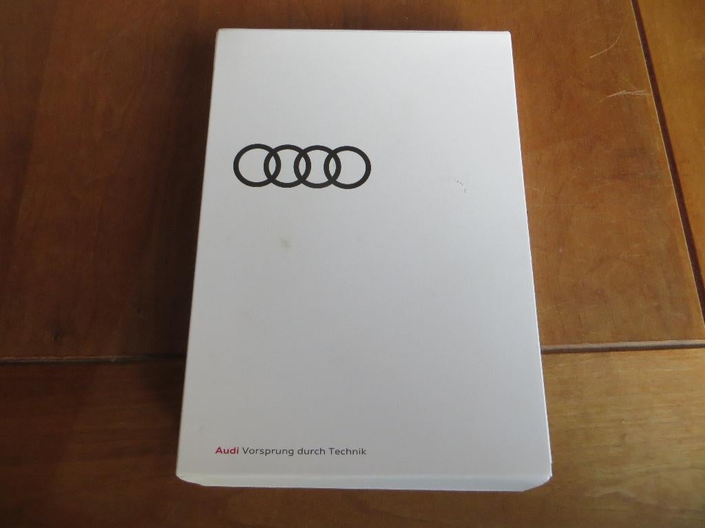 Instructieboek Audi e-tron 2020 incl. originele hoes, Auto diversen, Handleidingen en Instructieboekjes, Ophalen of Verzenden