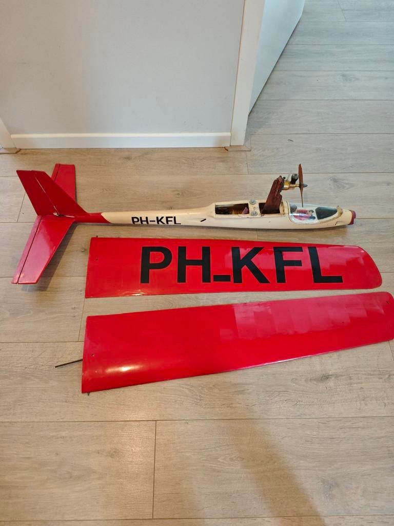Zweefvliegtuig met nitro motor, Ophalen, Zo goed als nieuw, Nitro