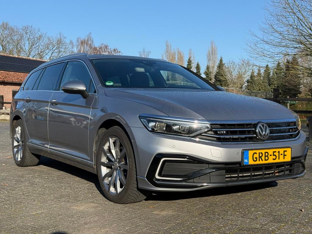 Volkswagen Passat 1.4 TSI Phev 218pk 6-DSG 2020 Grijs, Alcantara, Plug-in hybride, Hybride Elektrisch/Benzine, 1600 kg