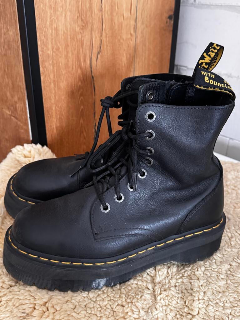 Dr. Martens in nette staat, Kleding | Dames, Schoenen, Ophalen of Verzenden, Zo goed als nieuw, Zwart, Lage of Enkellaarzen