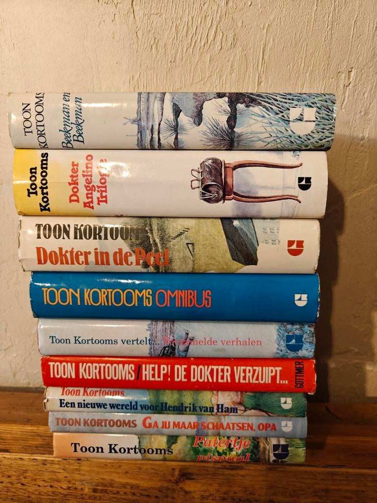9 Boeken van Toon Kortooms., Boeken, Ophalen of Verzenden, Zo goed als nieuw