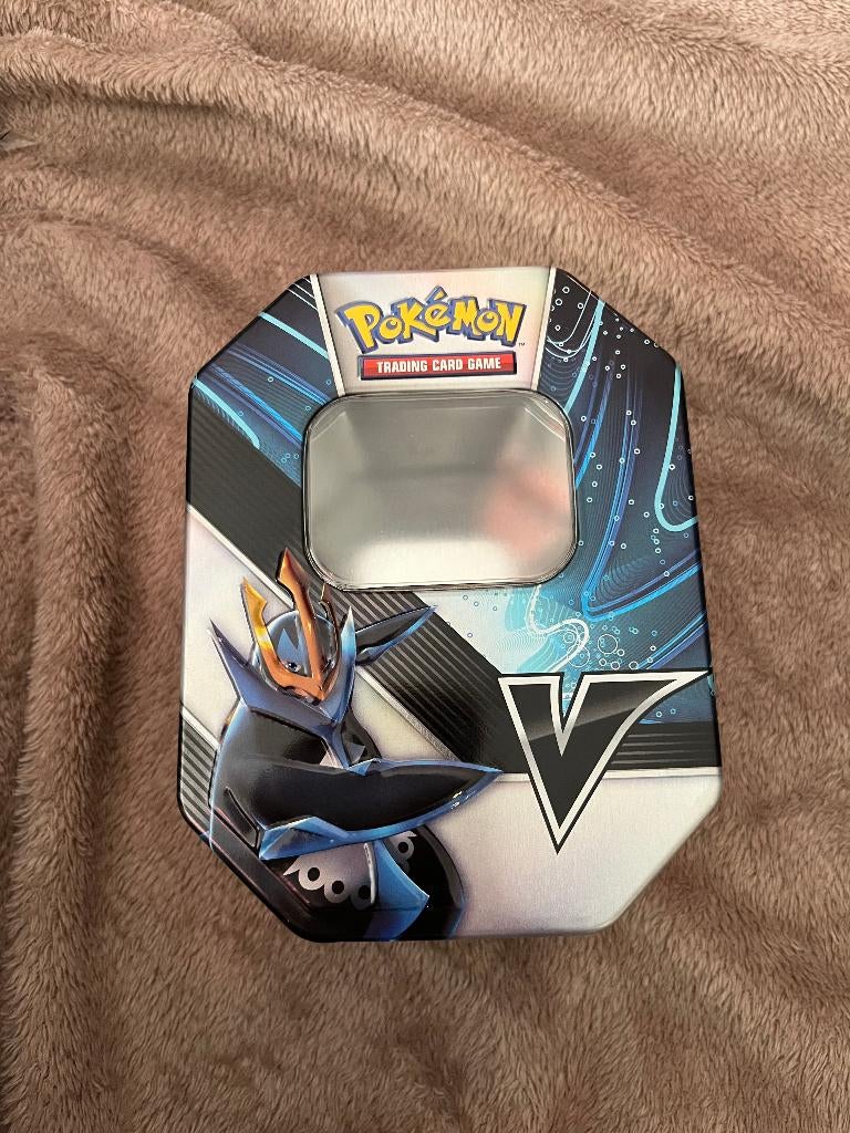 Pokémon tin V Empoleon met 9 kaarten, Hobby en Vrije tijd, Verzamelkaartspellen | Pokémon, Ophalen of Verzenden, Zo goed als nieuw
