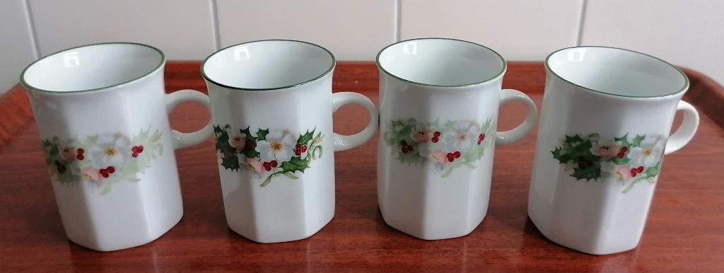Bekers Bavaria porselein wit met boeket 4 stuks € 10,00, Ophalen of Verzenden, Zo goed als nieuw, Overige stijlen, Kop(pen) en/of Schotel(s)