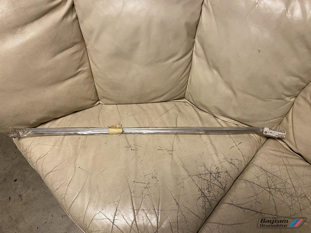 Bmw e39 raamlijst chroom rechtsvoor nieuw 8204388 5-serie m, Ophalen of Verzenden, Gebruikt, BMW