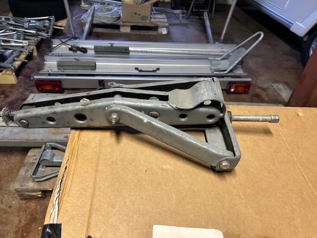 Uitdraaisteun caravan, Ophalen, Nieuw