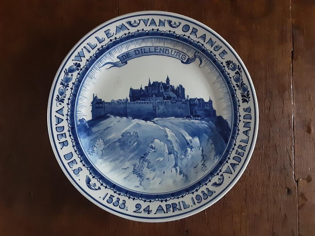 Antiek Bord van Porceleine Fies uit 1933 van Willem van Oran, Ophalen of Verzenden