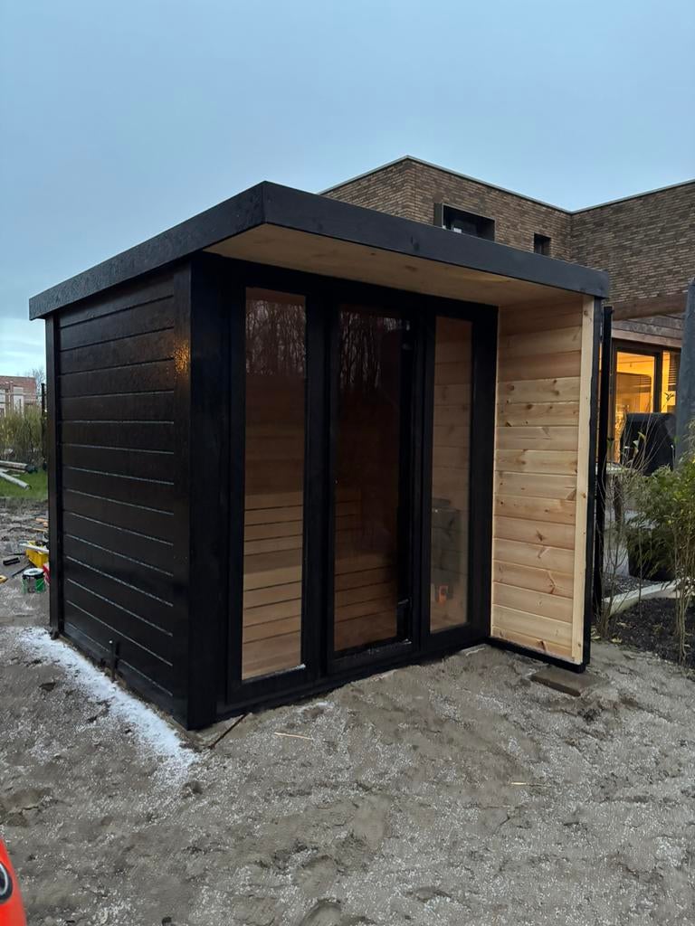 Thermowood of Grenen Buitensauna met luifel. Sauna