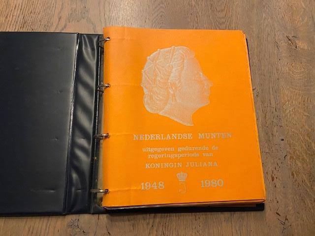 Map met Nederlandse munten Juliana 1948-1980, Postzegels en Munten, Munten | Nederland, Losse munt, Overige waardes, Koningin Juliana