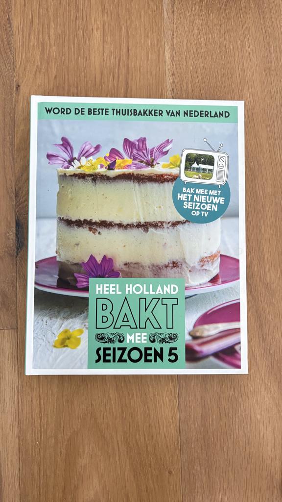 Heel Holland Bakt Mee Seizoen 5 kookboek, Boeken, Diverse auteurs, Ophalen of Verzenden, Zo goed als nieuw, Taart, Gebak en Desserts