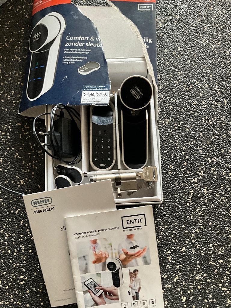 Yale NEMEF smart door lock slim slot ENTR, Doe-het-zelf en Verbouw, Hang- en Sluitwerk, Ophalen of Verzenden, Gebruikt, Rvs, Slot