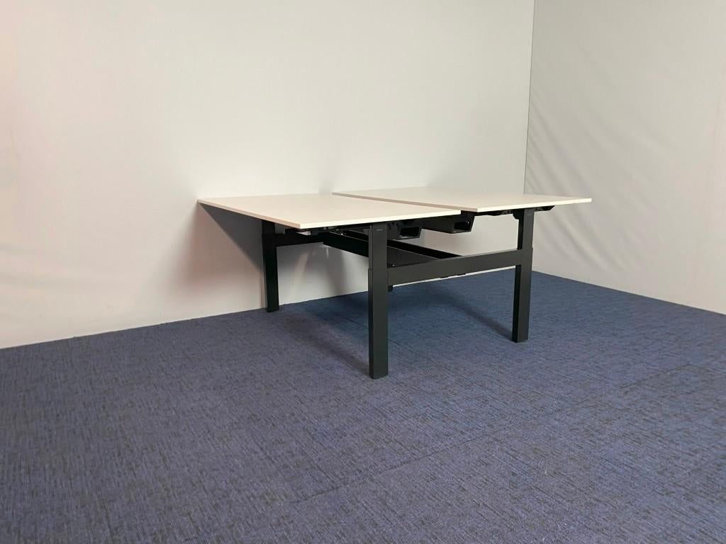 11 x Bench bureau Ahrend Balance, wit/zwart, 140 x 170 cm., Ophalen, In hoogte verstelbaar, Gebruikt