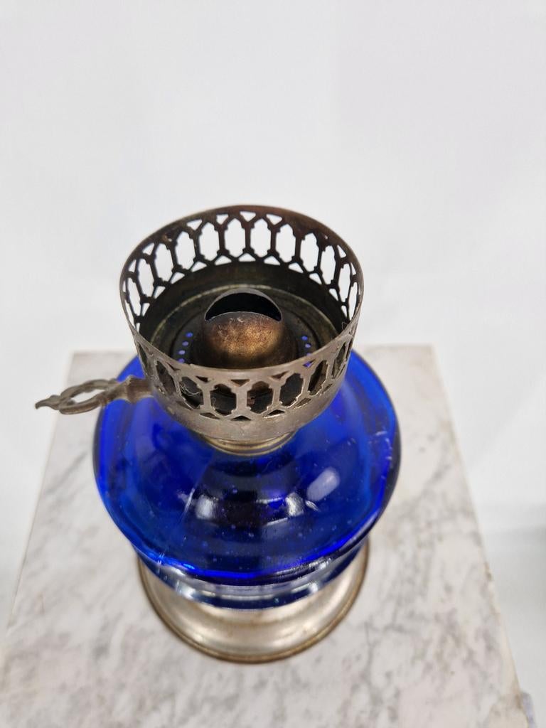 Vintage Petroleumlamp | Kobaltblauw Glas | 38 cm Hoog, Antiek en Kunst, Ophalen of Verzenden