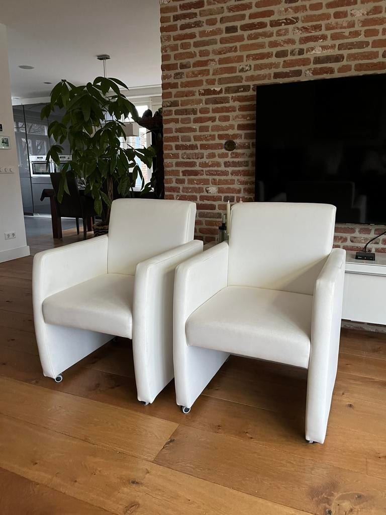 Twee kunstleren witte stoeltjes 60 x 60 x 87cm, Huis en Inrichting, Fauteuils, Ophalen, Zo goed als nieuw, Minder dan 75 cm, 50 tot 75 cm
