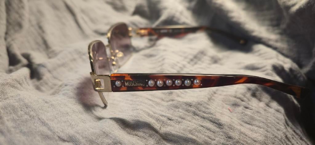 Moschino zonnebril met parels - Made in Italy, Sieraden, Tassen en Uiterlijk, Zonnebrillen en Brillen | Dames, Ophalen of Verzenden