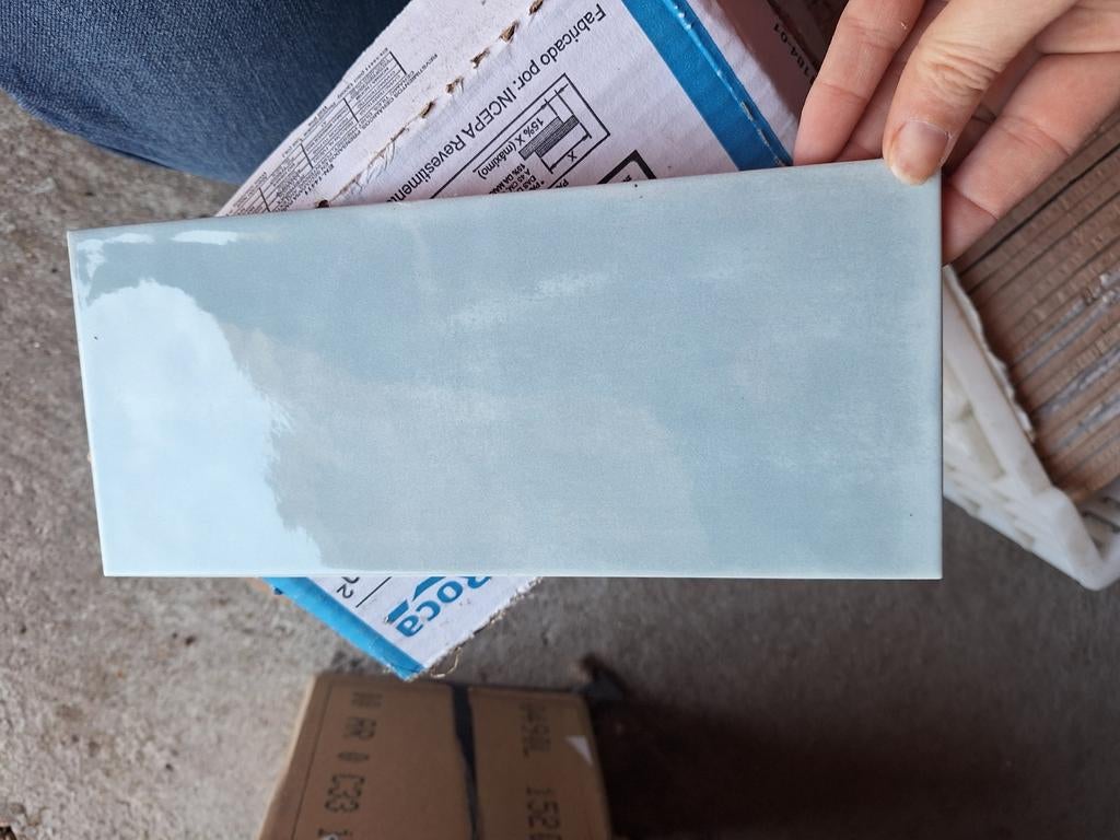 33 licht groen/blauwe glans glazuur tegels Roca 11x25 cm, Ophalen, Nieuw, Minder dan 20 cm, 20 tot 40 cm